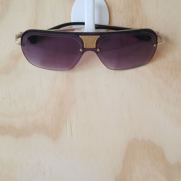 Hi Fashion Purple Sunglasses with Gold Accents Unisex - Picture 6 of 10